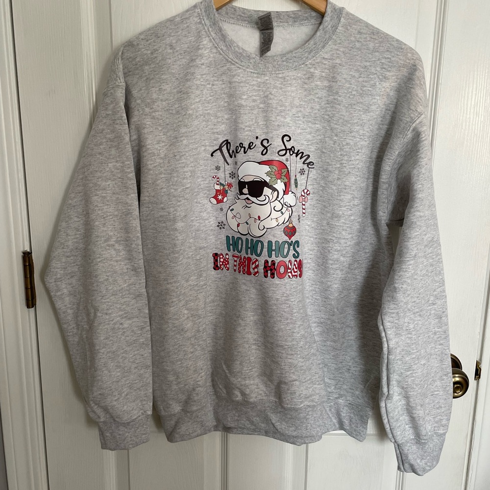 Gildan adult fleece crewneck unisex size medium Christmas santa ho ho ho